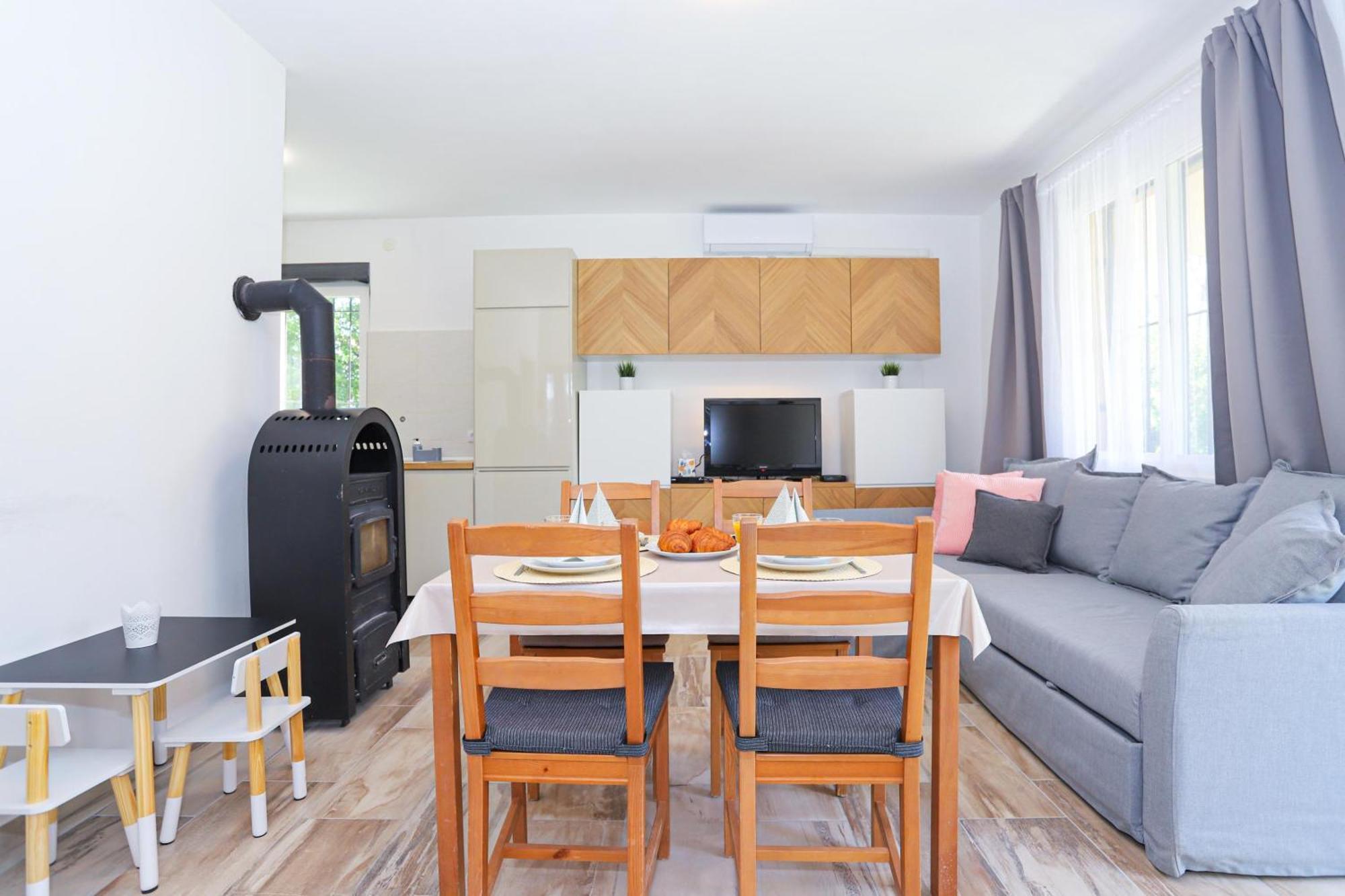 Golden Apartman Balatonlelle Exterior photo
